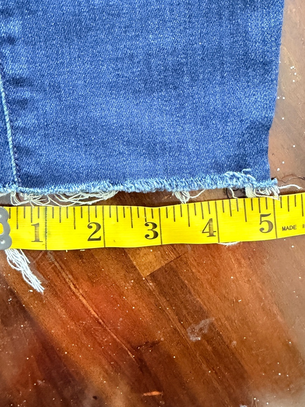 MOTHER Jeans in medium blue with tan leather patch - Picture 4 of 6